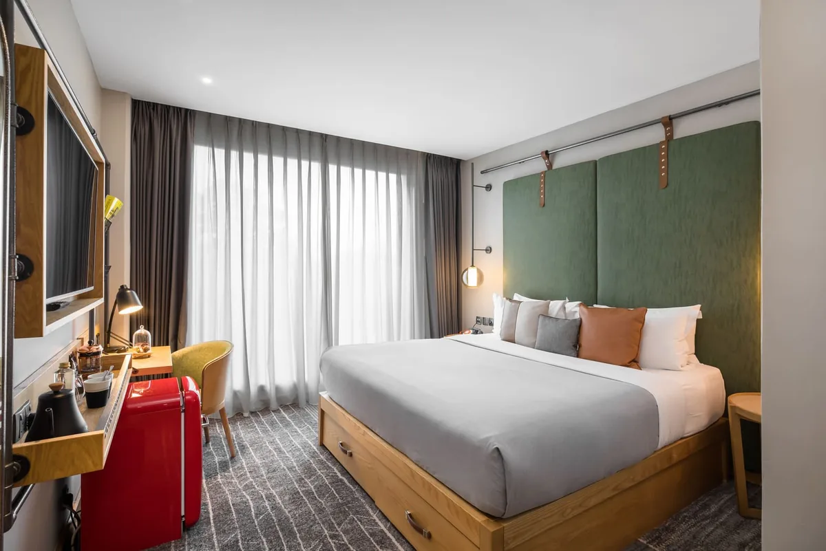 Guest bedroom